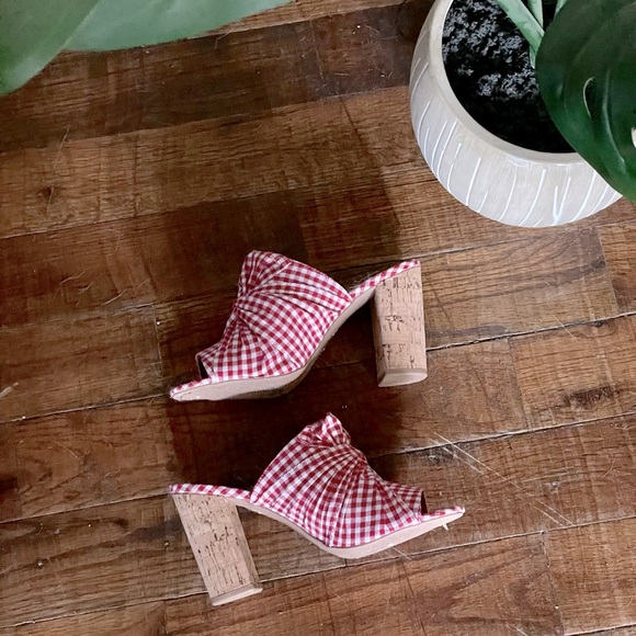 Qupid Red & White Gingham Checkered Heels 💕 - Picture 2 of 2